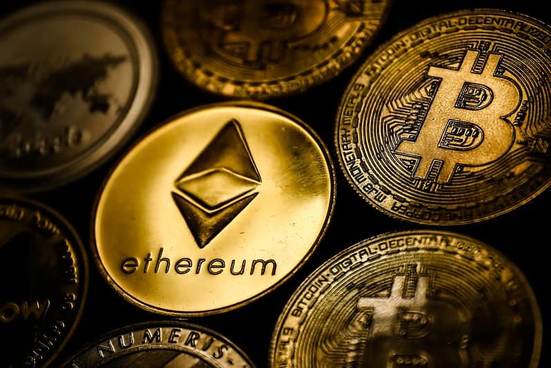Bitcoin, Ethereum Hold Fast as Meme Coins Rally