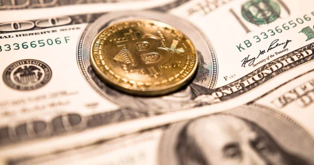 $300M Worth Bitcoin Of Silk Road Infamy Spotted Moving Again: Details